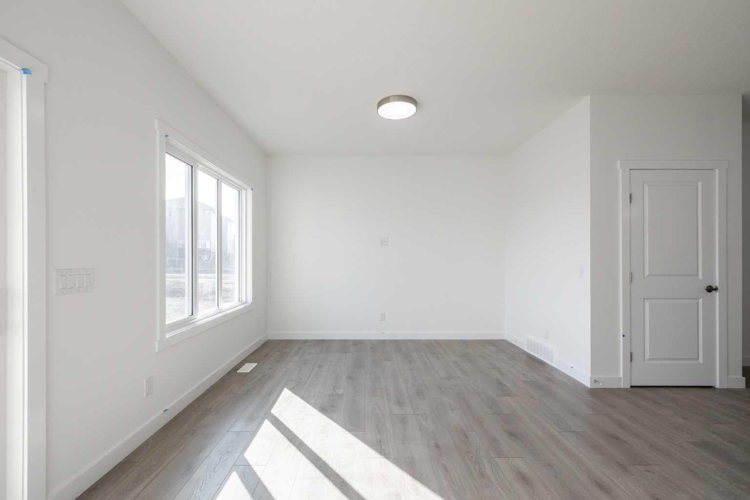 312 Edgefield Close