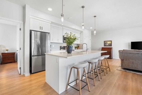 42 Cranbrook Gardens SE 1203 Calgary AB T3M 3P9