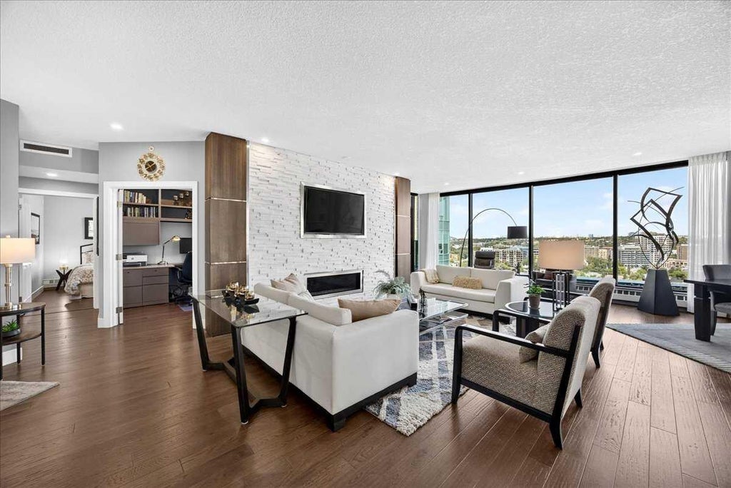 Photo of 801 2 Avenue SW #1402, Calgary, AB T2P 4Z9 (MLS # A2349470)