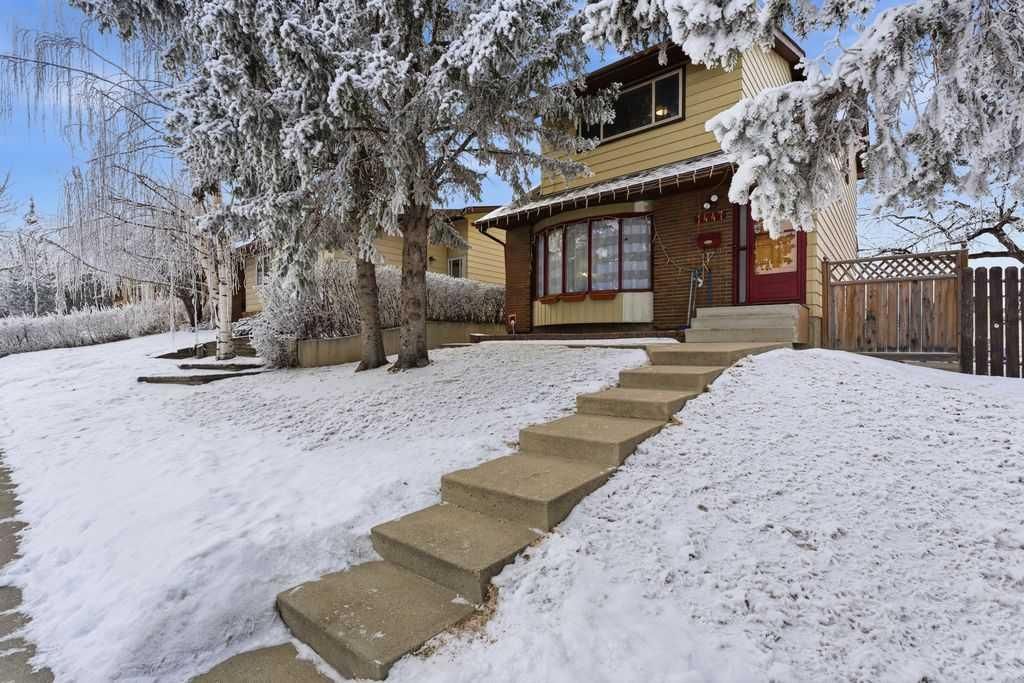 Photo of 1447 Berkley Drive NW, Calgary, AB T3K 1T6 (MLS # A2278837)