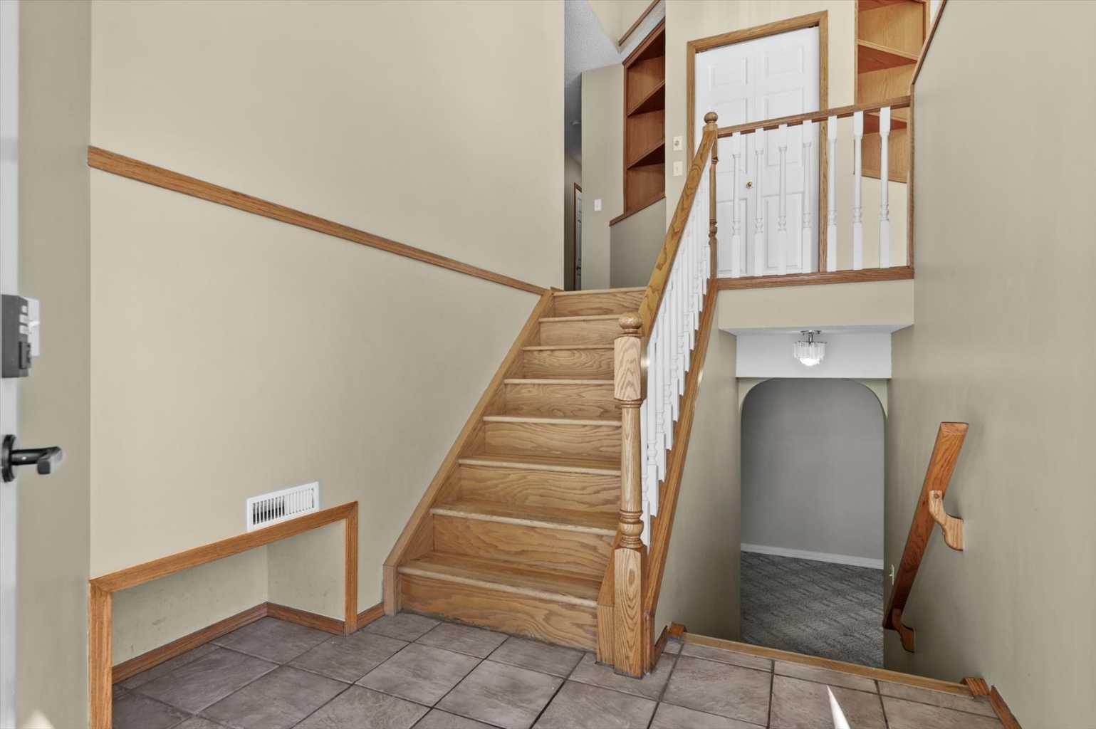 100 Macewan Park Manor NW
