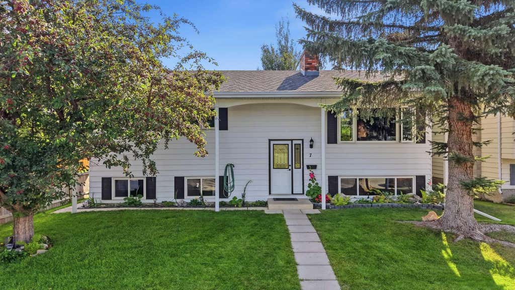 Photo of 7 Halman Crescent, Red Deer, AB T4N 6J9 (MLS # A2339216)