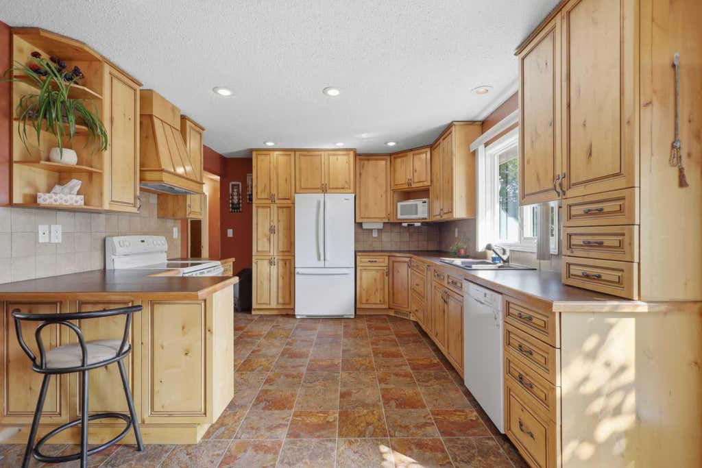 Photo of 7 Halman Crescent, Red Deer, AB T4N 6J9 (MLS # A2339216)