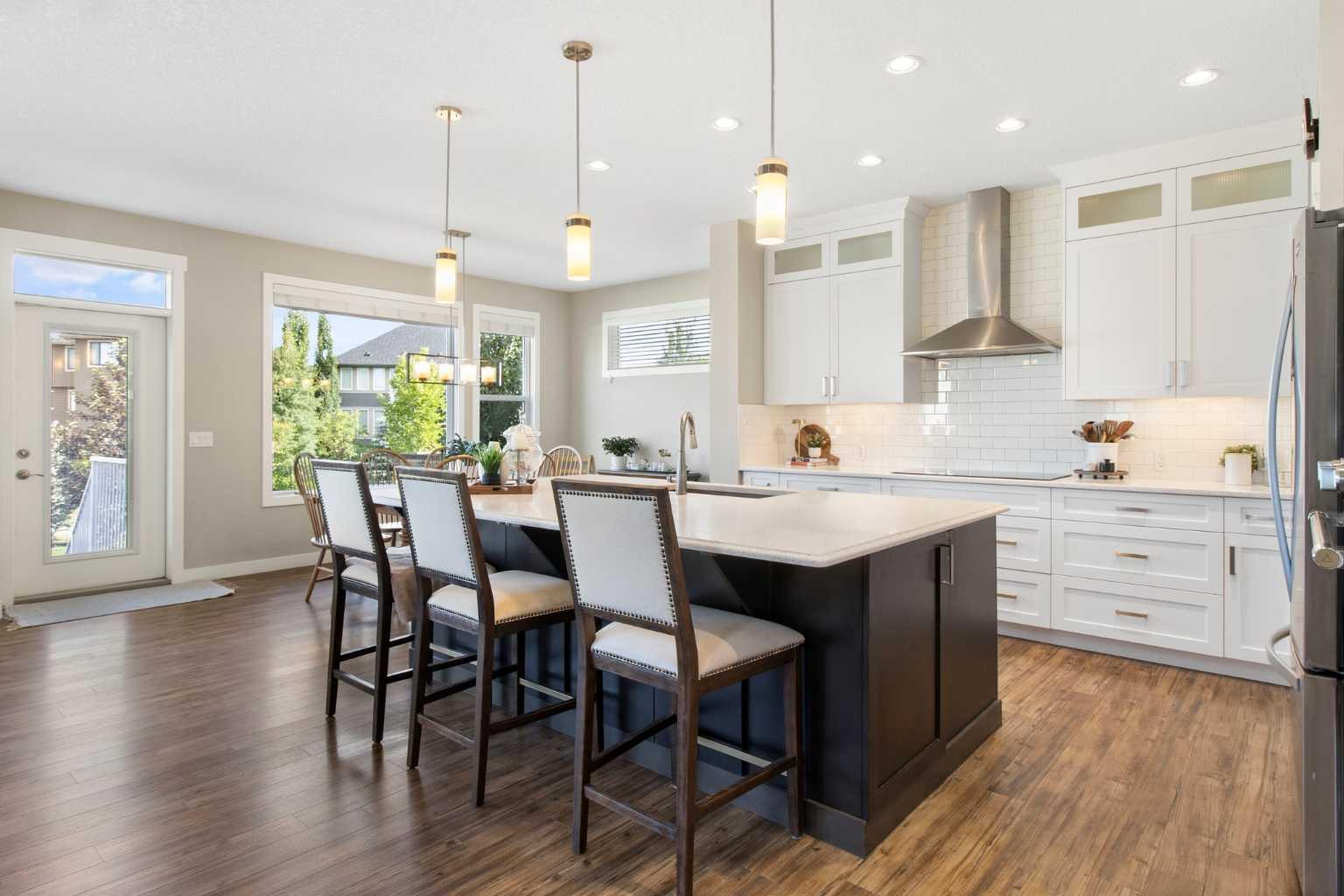 33 Silverado Crest Bay SW