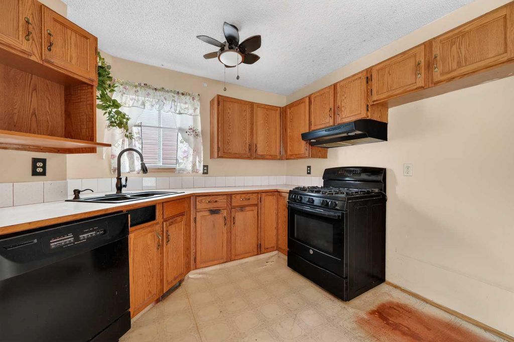 Photo of 18 Falmere Way NE, Calgary, AB T3J 2Z2 (MLS # A2310115)
