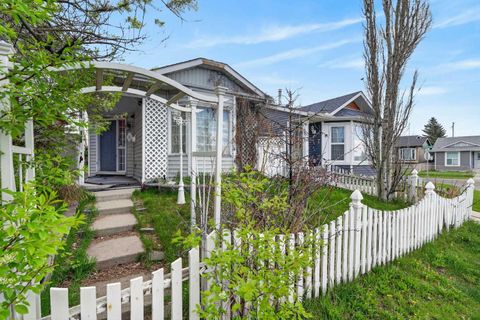 Photo of 18 Falmere Way NE, Calgary, AB T3J 2Z2 (MLS # A2310115)