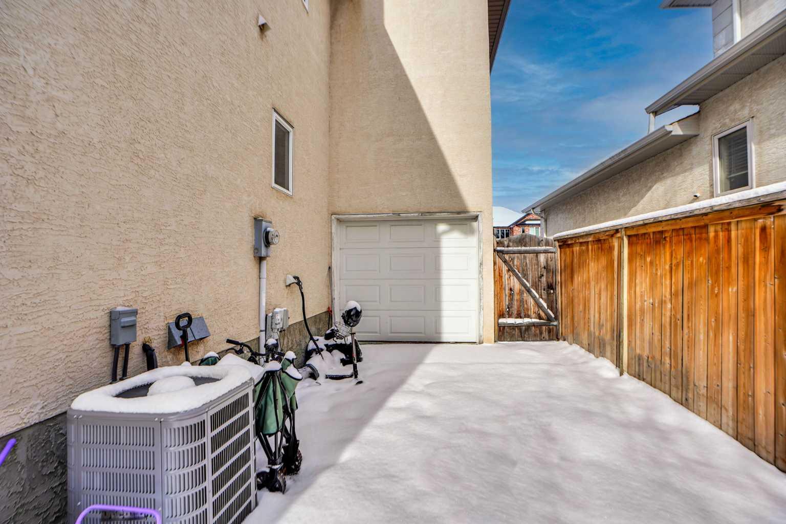 6 Strathridge Way SW