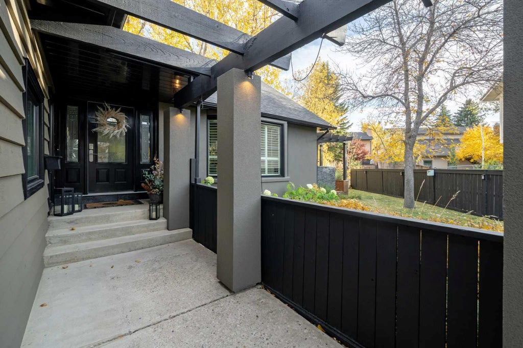 Photo of 31 Canterville Bay SW, Calgary, AB T2W 4M1 (MLS # A2350977)