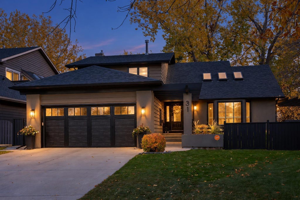 Photo of 31 Canterville Bay SW, Calgary, AB T2W 4M1 (MLS # A2350977)