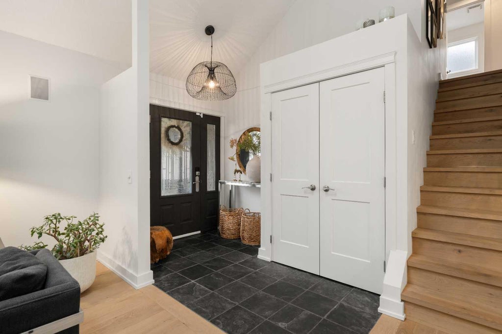 Photo of 31 Canterville Bay SW, Calgary, AB T2W 4M1 (MLS # A2350977)
