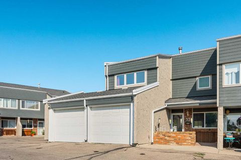 Photo of 228 Theodore Place NW #33, Calgary, AB T2K 5S1 (MLS # A2255144) Photo of 228 Theodore Place NW #33, Calgary, AB T2K 5S1 (MLS # A2255144)