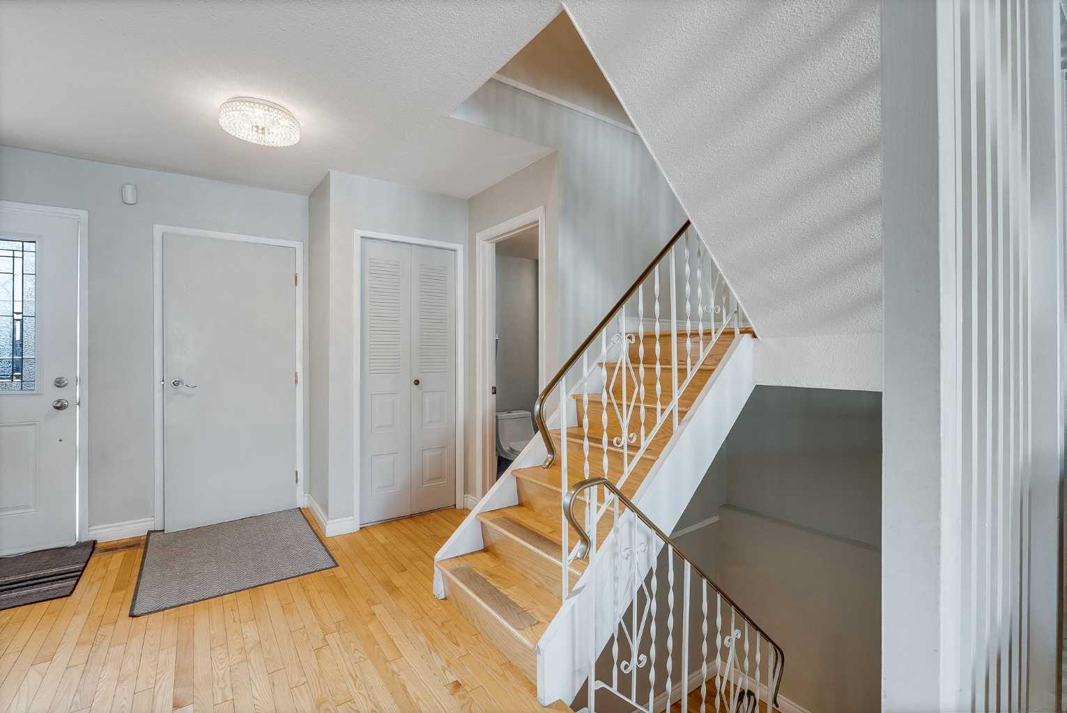 228 Theodore Place NW 33