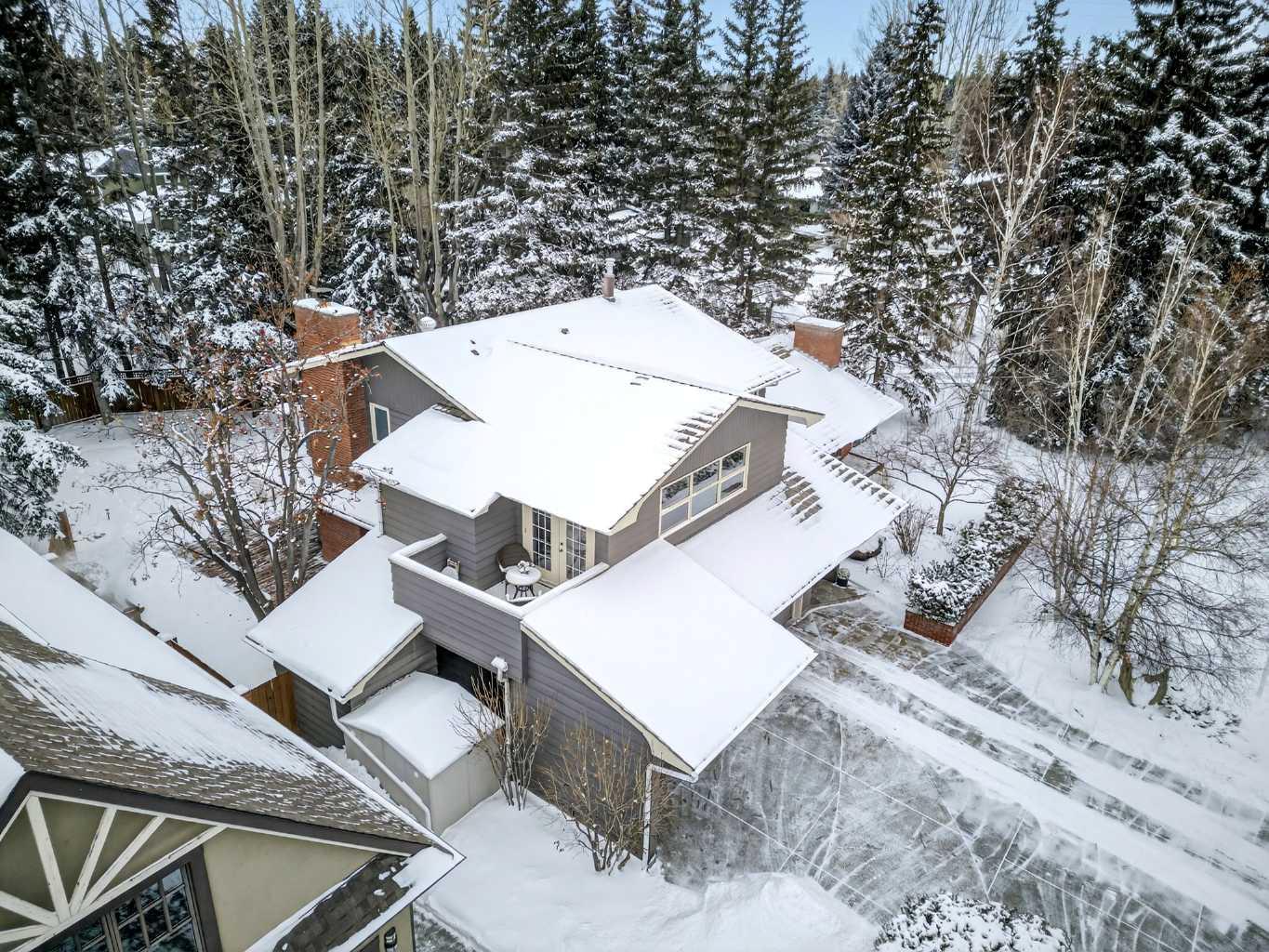 6913 Leaside Drive SW