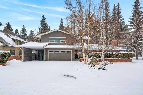 6913 Leaside Drive SW Calgary AB T3E 6H6