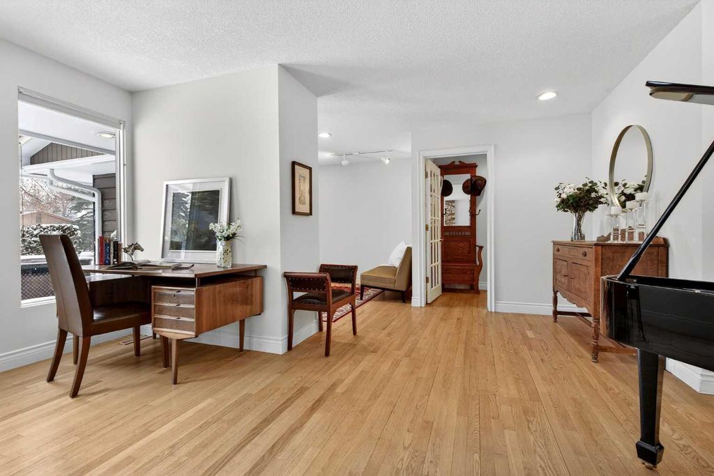 Photo of 6913 Leaside Drive SW, Calgary, AB T3E 6H6 (MLS # A2286625)