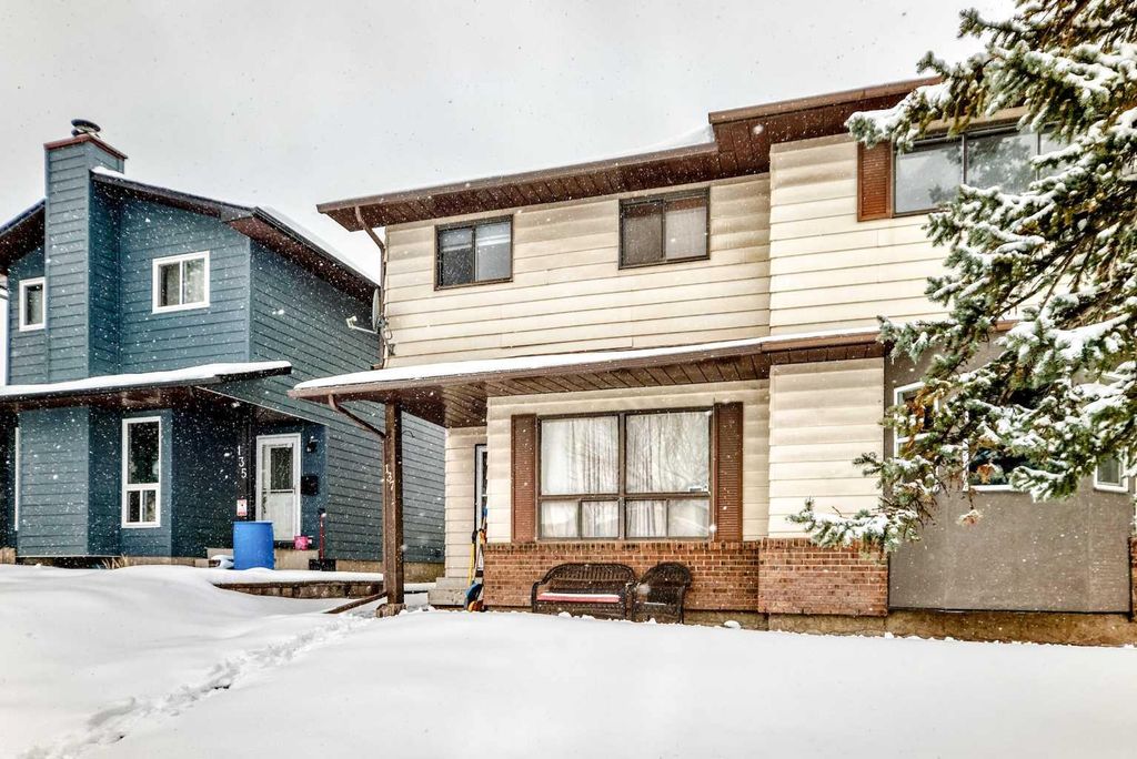 Photo of 137 Bermuda Drive NW, Calgary, AB T3K 1H6 (MLS # A2297662)
