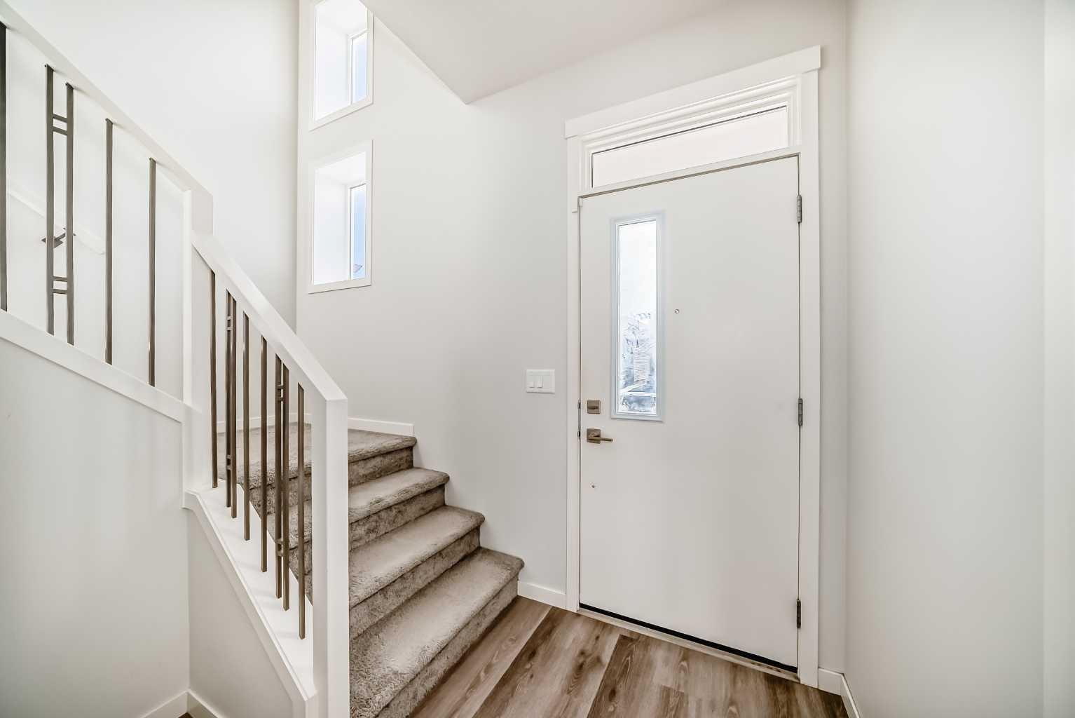 272 Livingston View NW