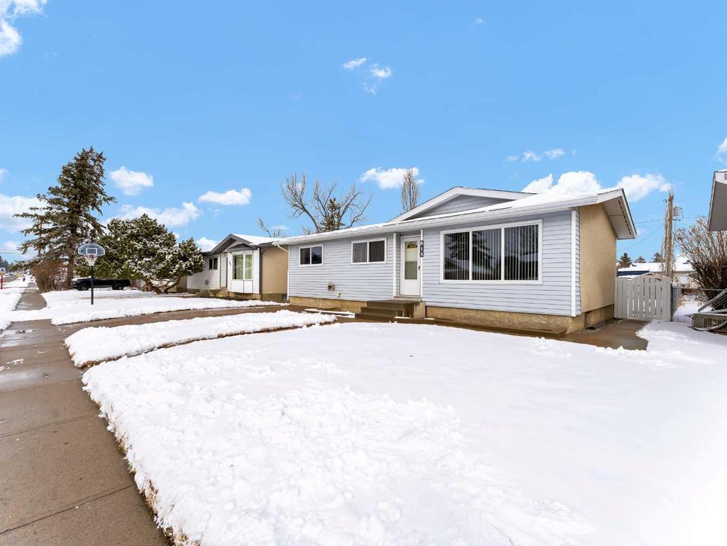 Photo of 813 2 Street SE, Redcliff, AB T0J 2P0 (MLS # A2291988)