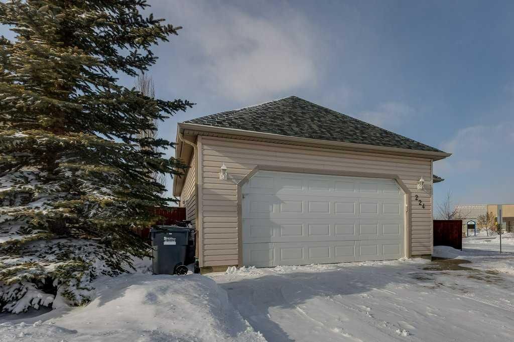 Photo of 224 Iverson Close, Red Deer, AB T4R 3M7 (MLS # A2287047)