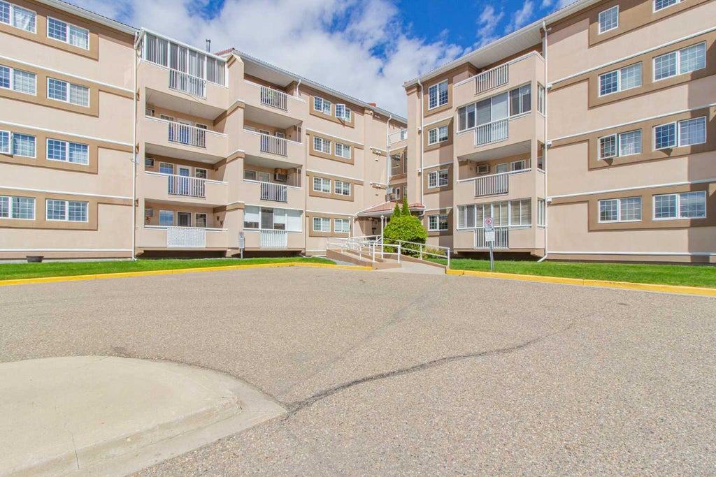 Photo of 22 Park Meadows Drive SE #119, Medicine Hat, AB T1B 4E8 (MLS # A2350895)