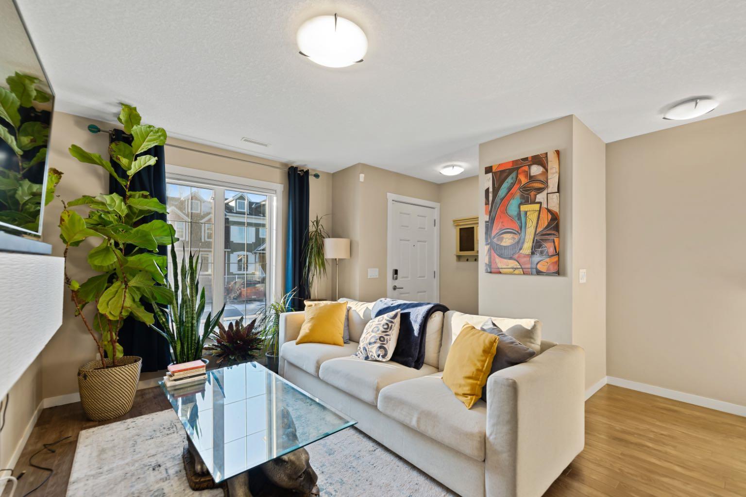 541 Mckenzie Towne Close SE