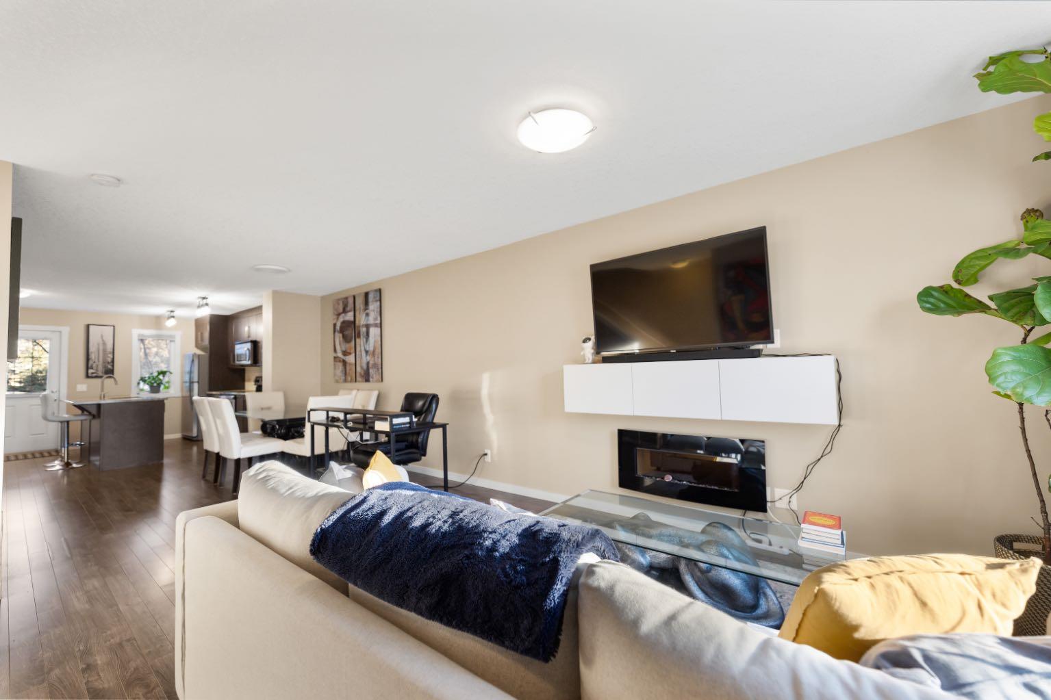 541 Mckenzie Towne Close SE