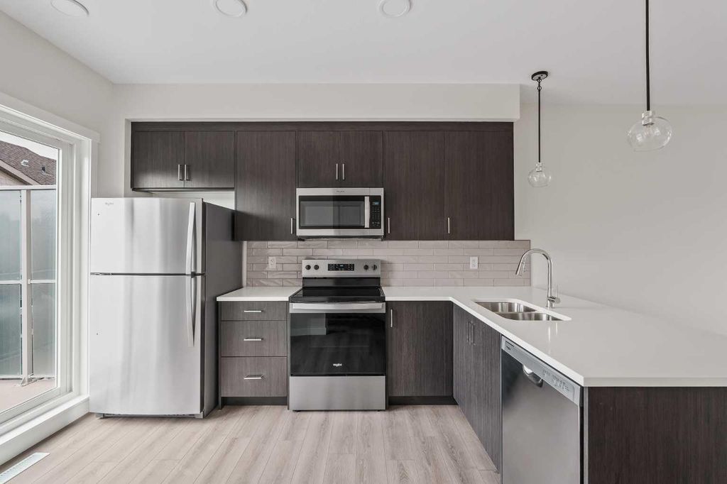 Photo of 515 Shawnee Square SW, Calgary, AB T2Y 0W4 (MLS # A2222190)
