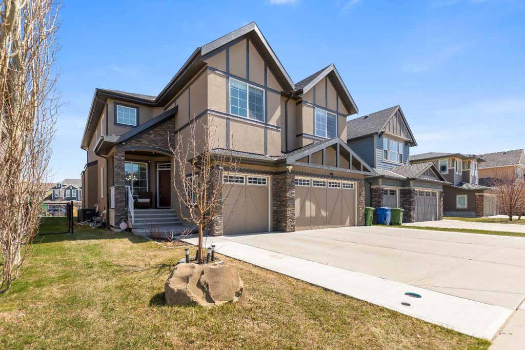 Photo of 125 Kinniburgh Loop, Chestermere, AB T1X 0T9 (MLS # A2307271)