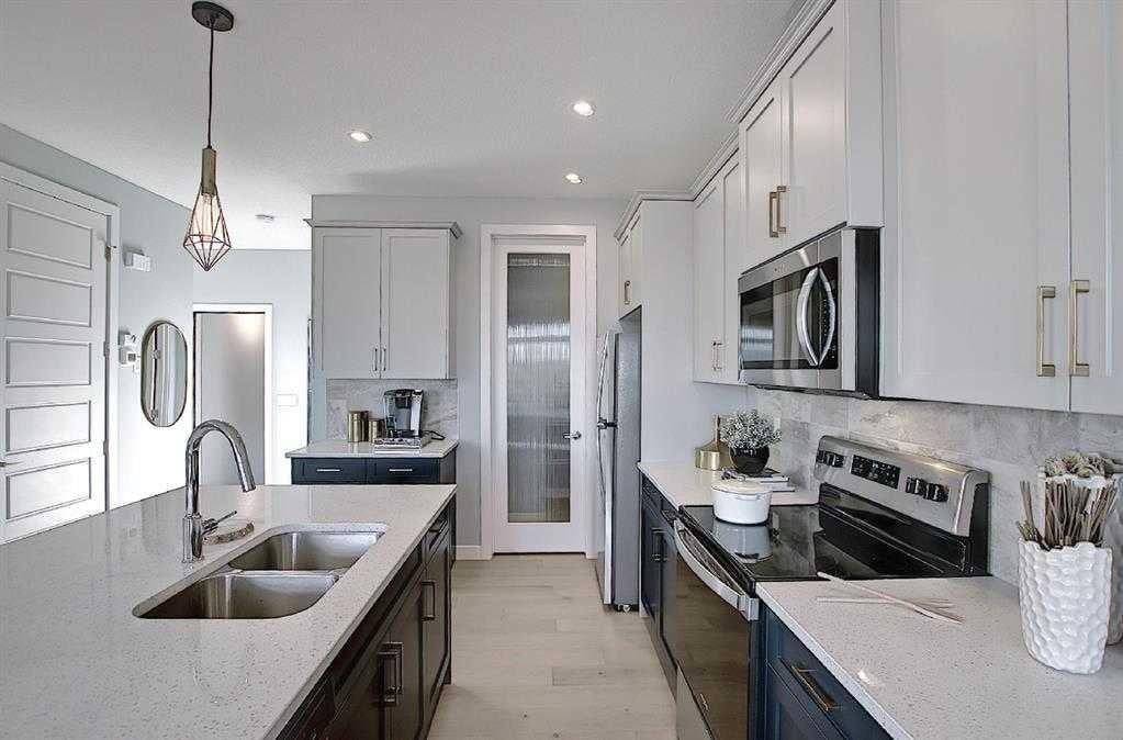 Photo of 39 Waterford Mews, Chestermere, AB T1X 3B4 (MLS # A2348794)