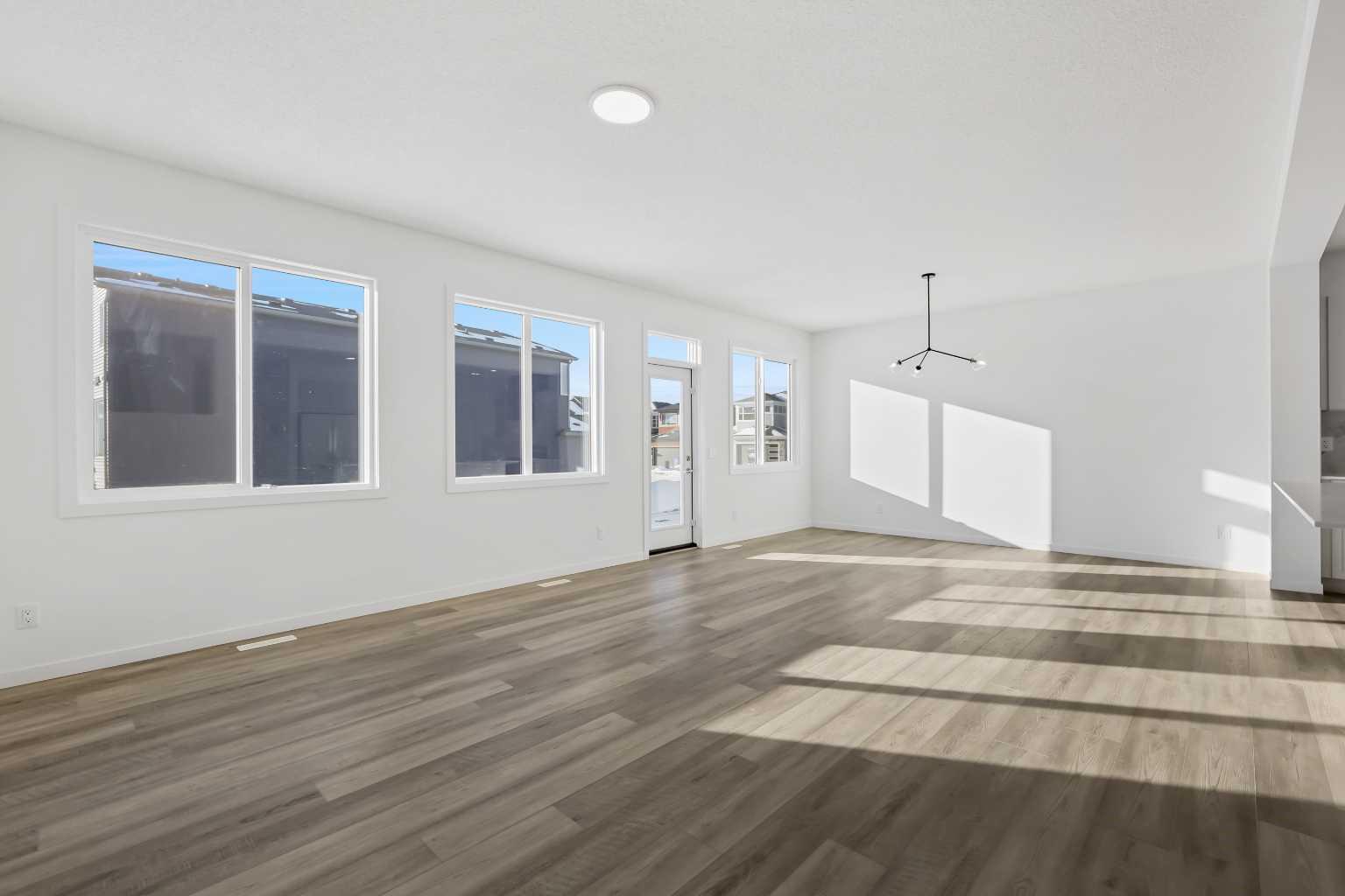 438 Corner Glen Way NE