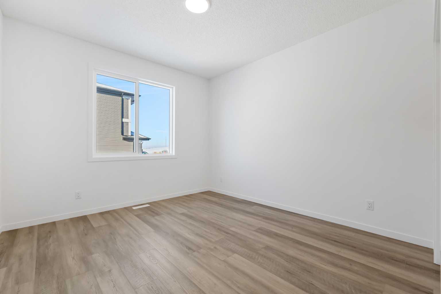 438 Corner Glen Way NE