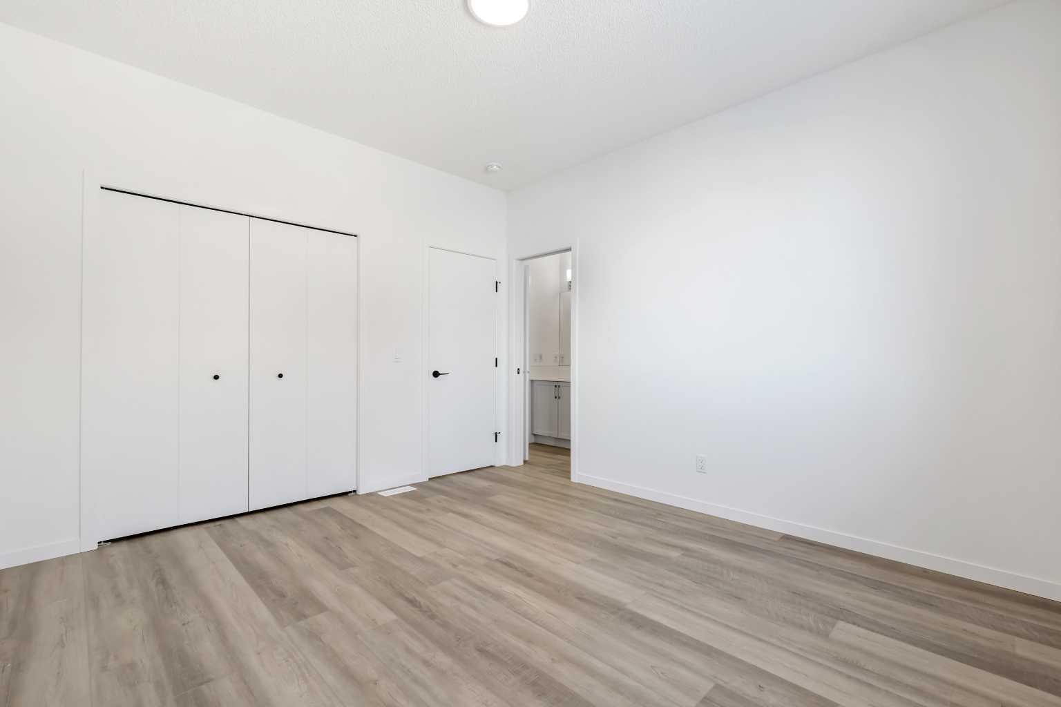 438 Corner Glen Way NE