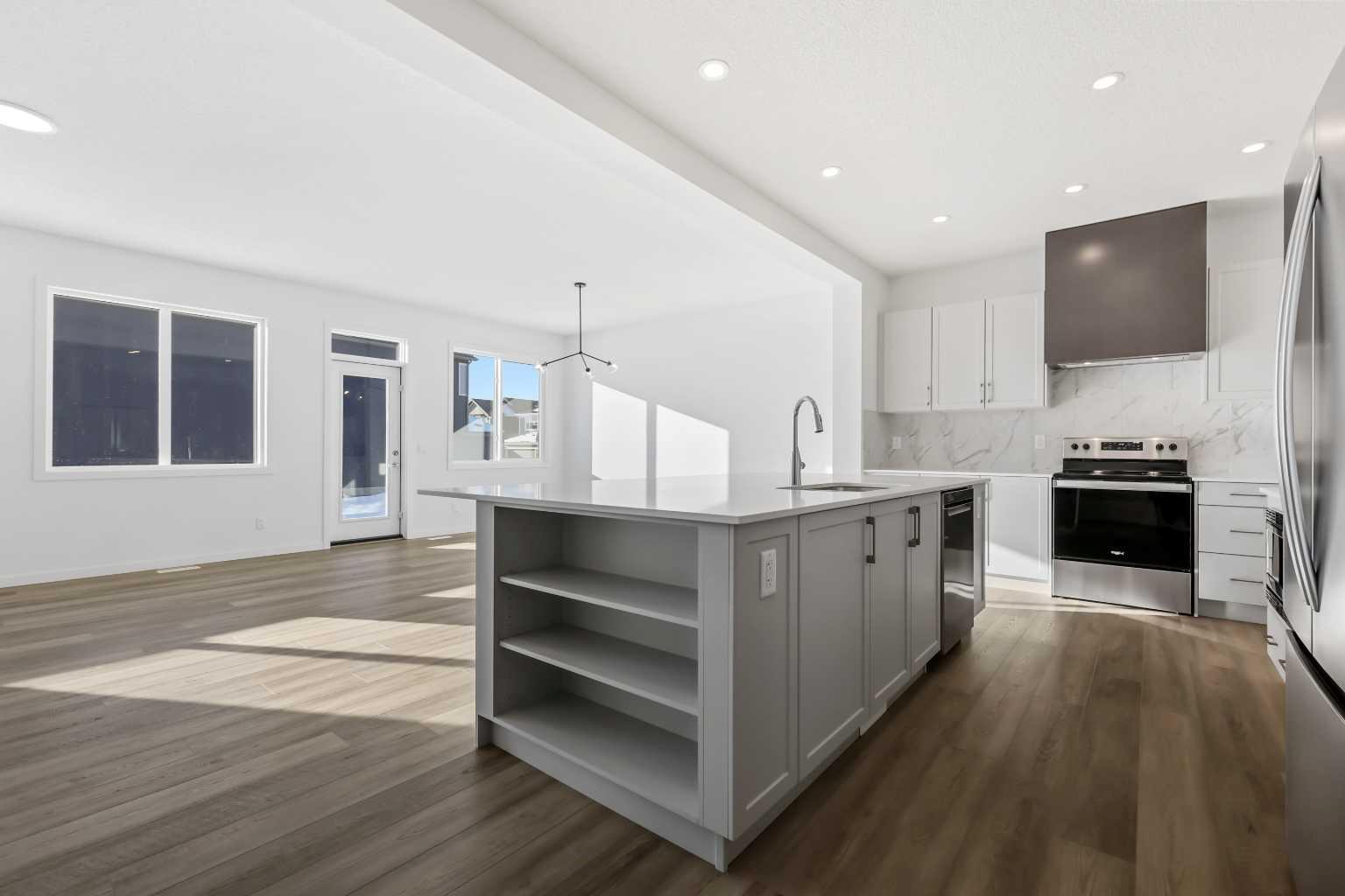 438 Corner Glen Way NE