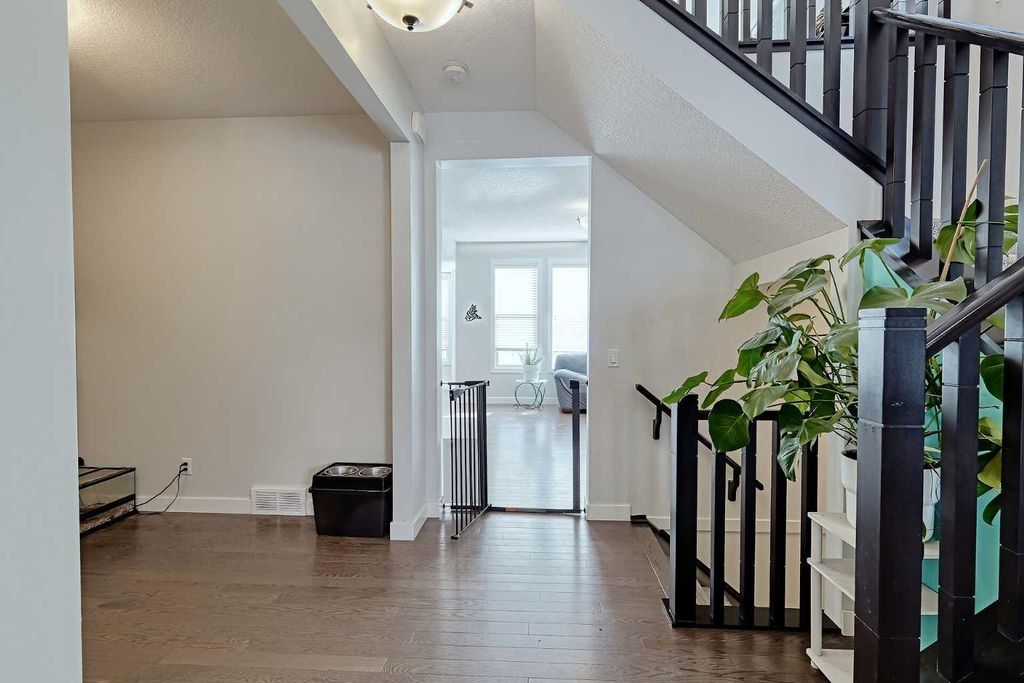 Photo of 282 Mountainview Drive, Okotoks, AB T1S 0N1 (MLS # A2292471)