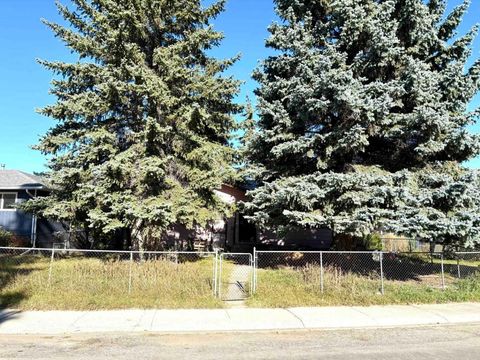 6 Harvey Place SW Calgary AB T2V 3A5