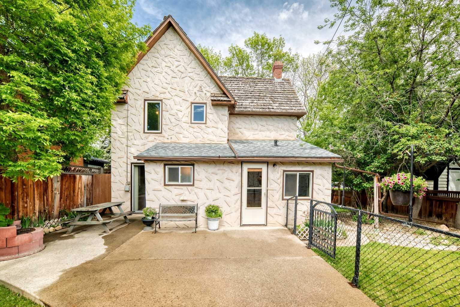 85 Elma Street W