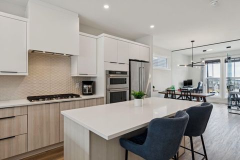 Photo of 87 Aquila Way NW, Calgary, AB T3R 1Z7 (MLS # A2302395)