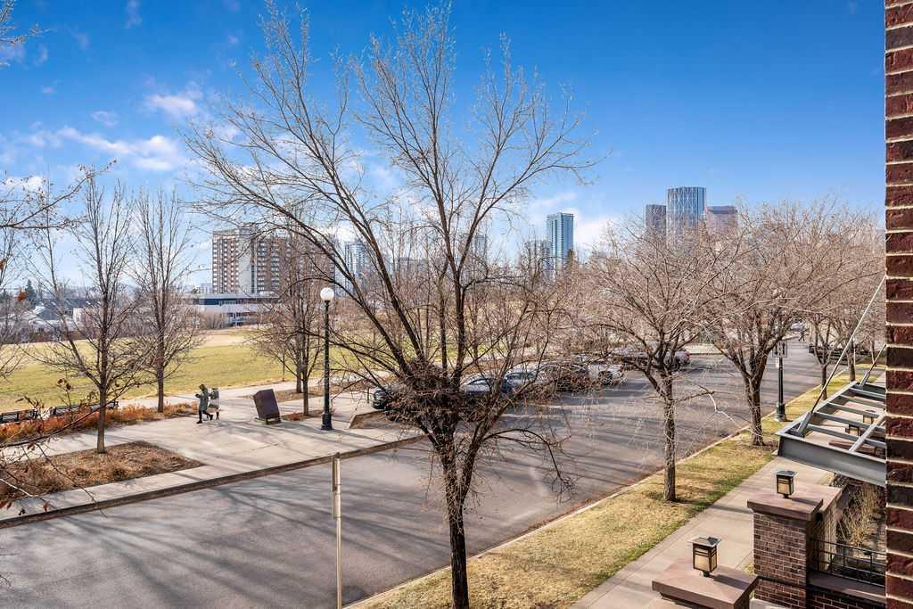 930 Centre Avenue NE 114