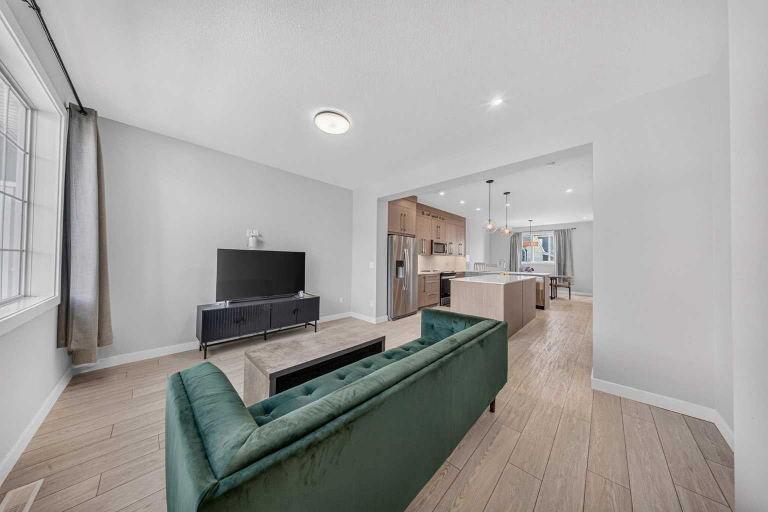 1044 West Lakeview Drive