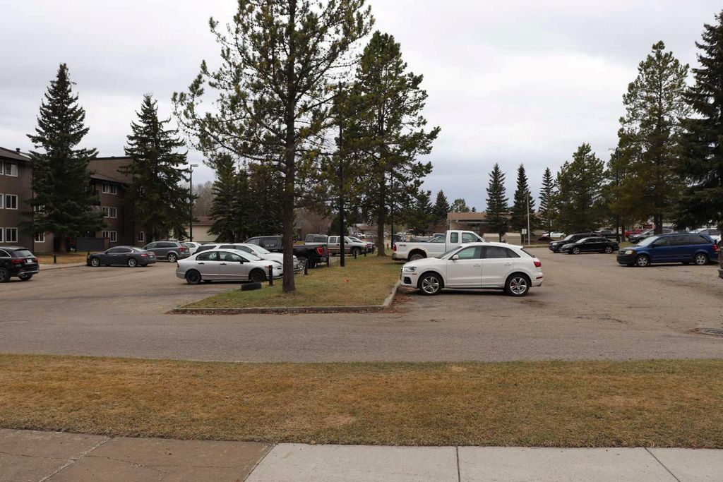 Photo of 5611 9 Avenue #105B, Edson, AB T7E 1R5 (MLS # A2294185)