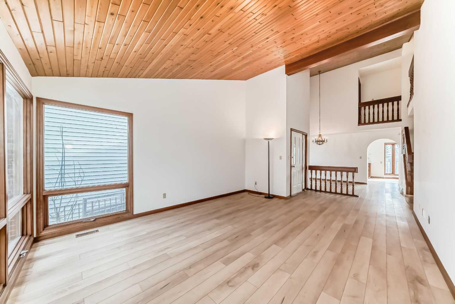 744 Strathcona Drive SW