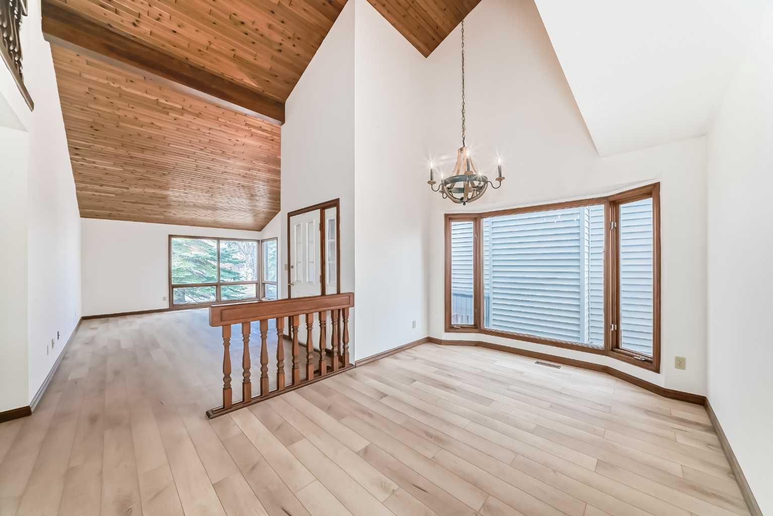 744 Strathcona Drive SW