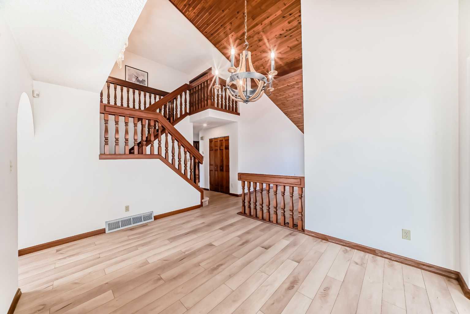 744 Strathcona Drive SW