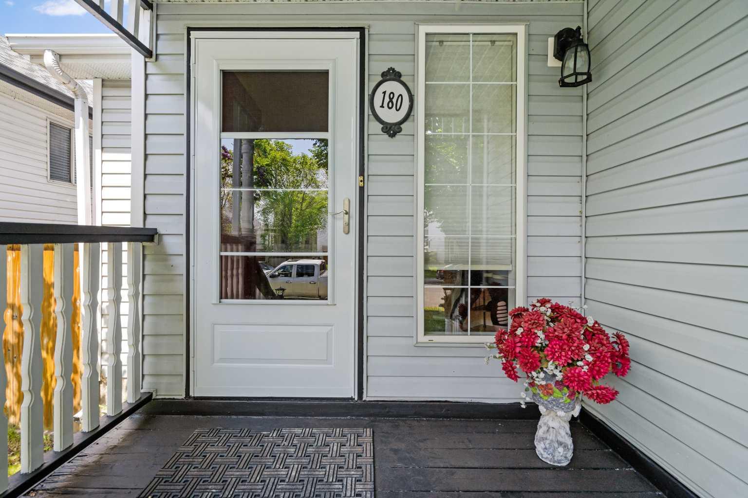 180 Mt Allan Circle SE