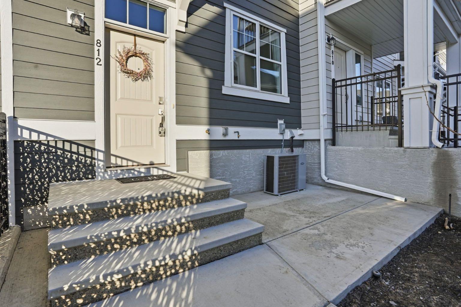 812 Cranbrook Walk SE