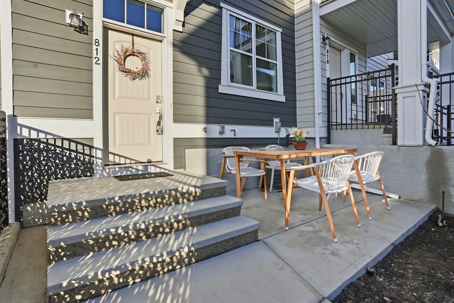 812 Cranbrook Walk SE