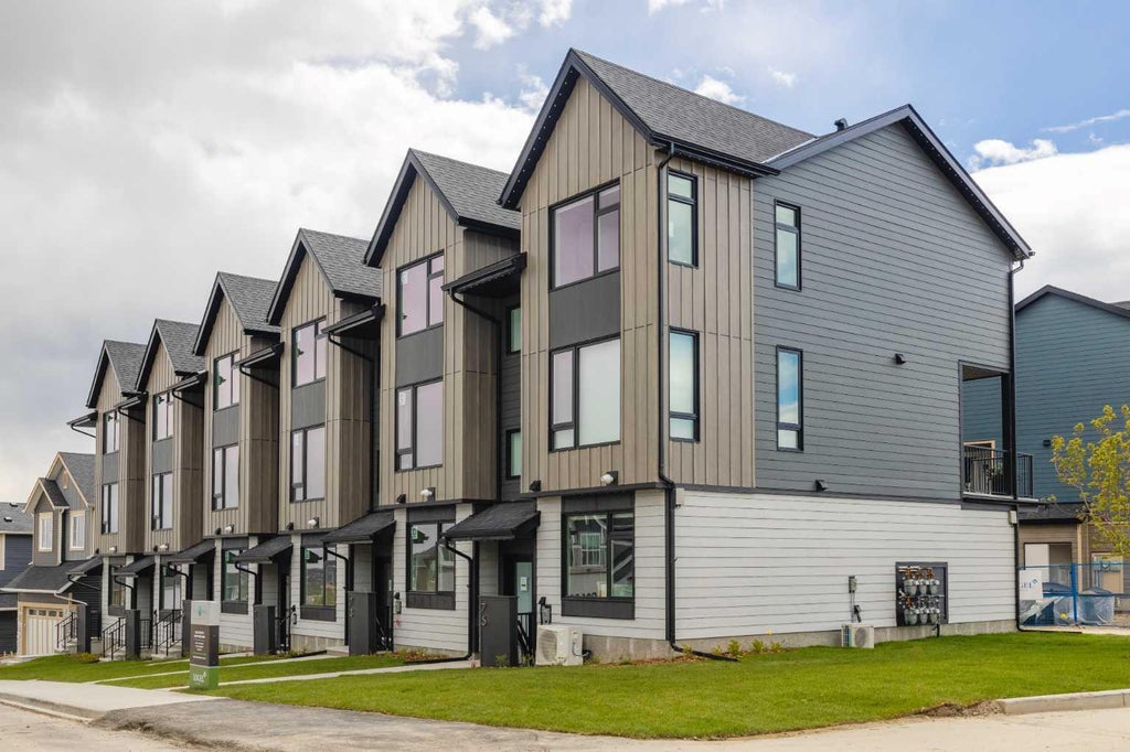 Photo of 199 Sage Hill Heights NW #302, Calgary, AB T3R 2M8 (MLS # A2318821)