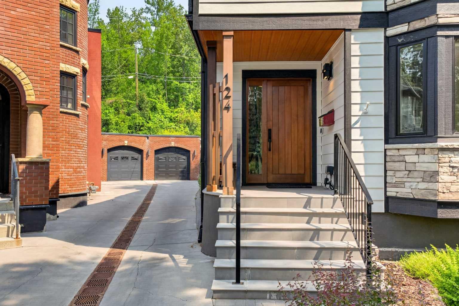 124 Garden Crescent SW