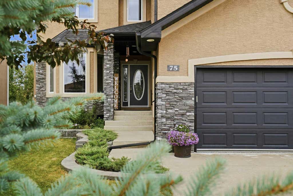Photo of 75 Royal Abbey Rise NW, Calgary, AB T3G 4Y5 (MLS # A2334018)