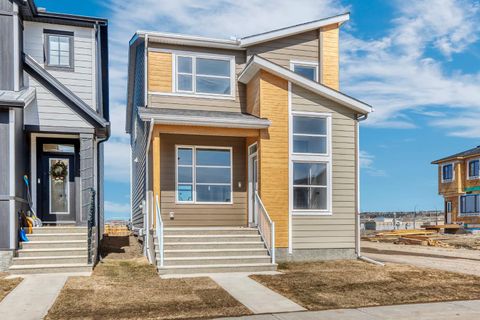 Photo of 130 Royston Park NW, Calgary, AB T3L 0G9 (MLS # A2301388)
